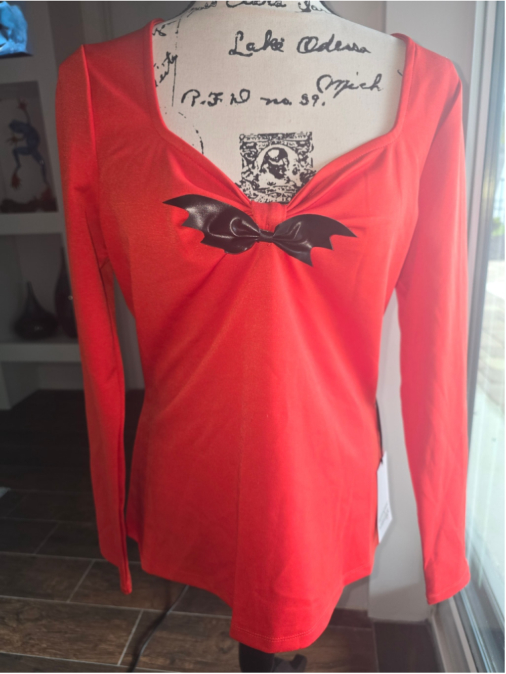 Unique Vintage Orange Bat Top Size L NWT